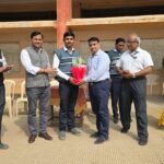 न्यू इंग्लिश हायस्कूल, अकोलाचे शिक्षक शशिकांत बांगर यांना विदर्भात प्रथम, राज्यात द्वितीय क्रमांकाचा मान